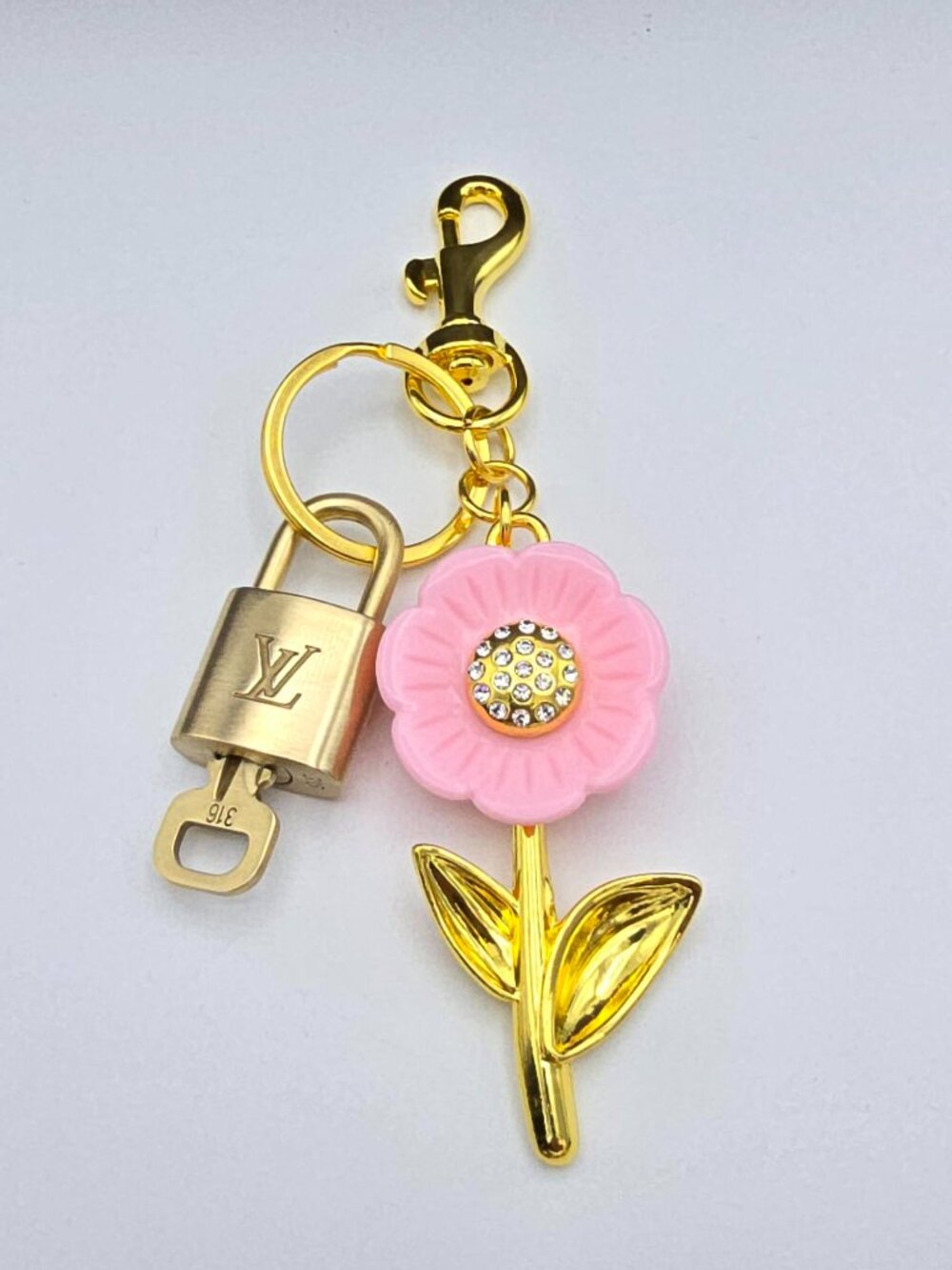Authentic LV Louis Vuitton Gold Lock & Key 🔑 Unbranded Flower Keychain Charm - Picture 6 of 10